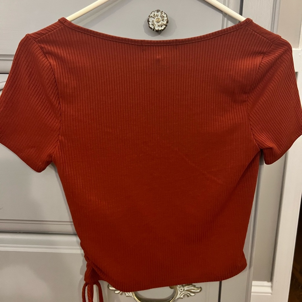 Short sleeve, cropped, size medium, Forever 21, great condition - Picture 2 of 3
